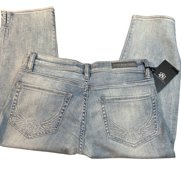 Rock & Republic Light Blue Cropped Jeans - Picture 3 of 4